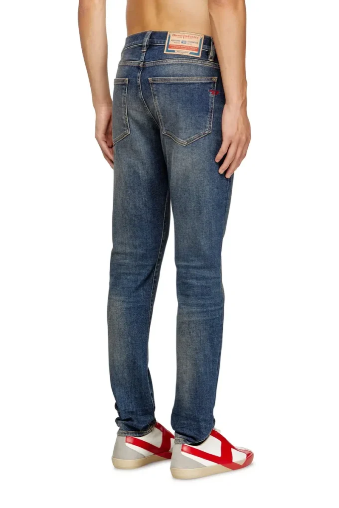 blugi slim 2019 D-Strukt 09m16 Găsiți cel mai apropiat magazin blugi slim 2019 D-Strukt 09m16 Găsiți cel mai apropiat magazin