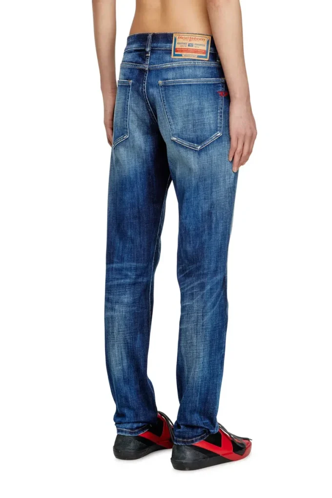 blugi slim 2019 D-Strukt 09m17 Găsiți cel mai apropiat magazin blugi slim 2019 D-Strukt 09m17 Găsiți cel mai apropiat magazin