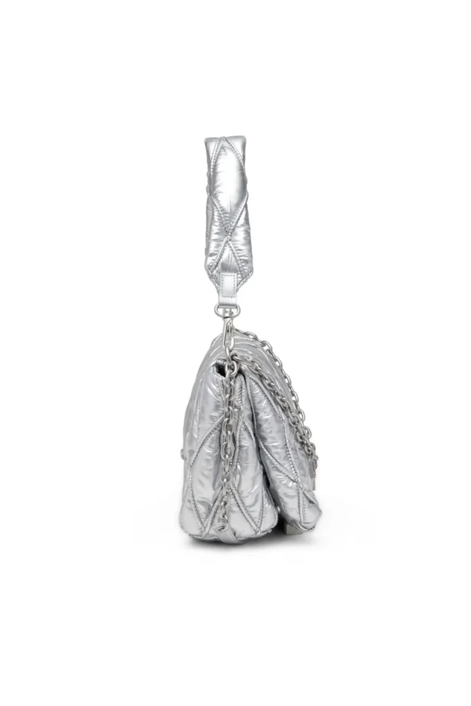 charm-d shoulder m Geantă de umăr Charm-D M din nailon metalizat matlasat charm-d shoulder m Geantă de umăr Charm-D M din nailon metalizat matlasat