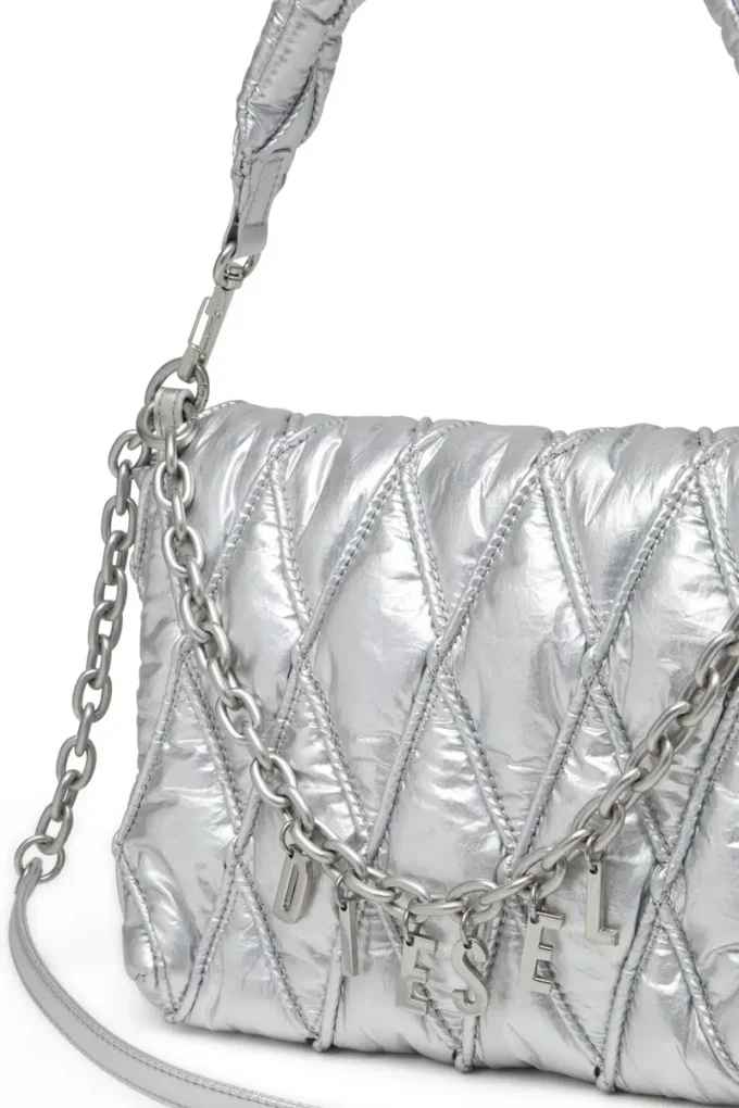 charm-d shoulder m Geantă de umăr Charm-D M din nailon metalizat matlasat charm-d shoulder m Geantă de umăr Charm-D M din nailon metalizat matlasat
