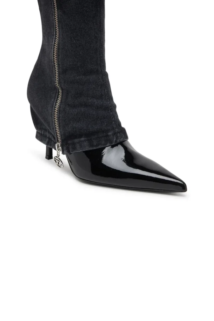 Cizme răsucite D-Venus Cizme D-Venus-Stiletto până la genunchi, cu efect trompe l’oeil de blugi Cizme răsucite D-Venus Cizme D-Venus-Stiletto până la genunchi, cu efect trompe l’oeil de blugi