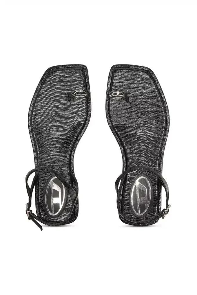d-amber infra 0 D-AMBER – Sandale din piele cu logo metalic