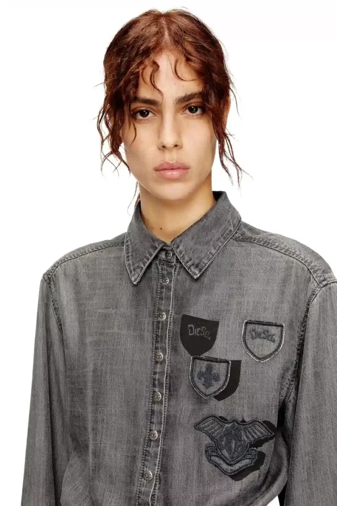 de-drevia-s Rochie din denim cu patch-uri brodate de-drevia-s Rochie din denim cu patch-uri brodate