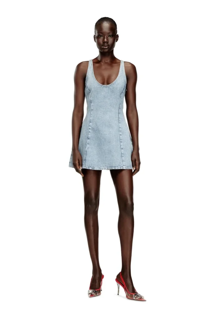 de-sweeney-s1 Rochie scurtă din denim cu imprimeu houndstooth și cristale de-sweeney-s1 Rochie scurtă din denim cu imprimeu houndstooth și cristale