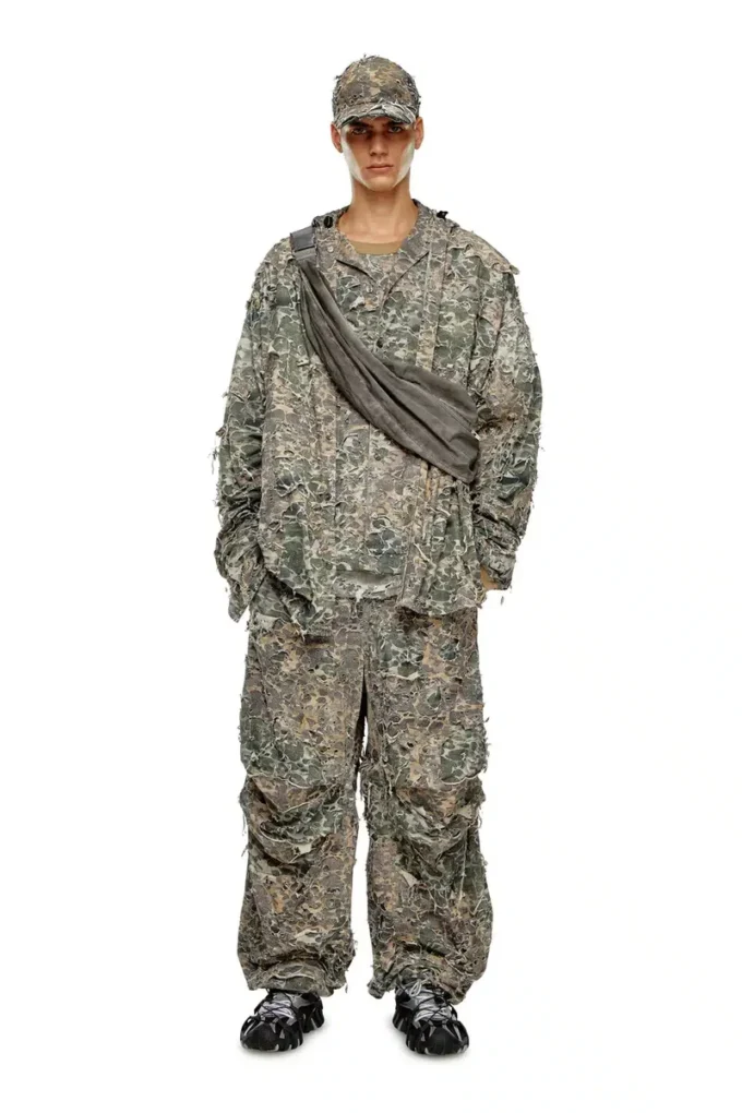 p-hokney Pantaloni camuflaj cu finisaj distrus p-hokney Pantaloni camuflaj cu finisaj distrus