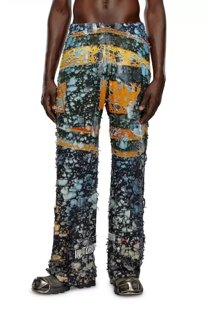p-leopes-peel Pantaloni distruși cu imprimeuri cinematografice p-leopes-peel Pantaloni distruși cu imprimeuri cinematografice