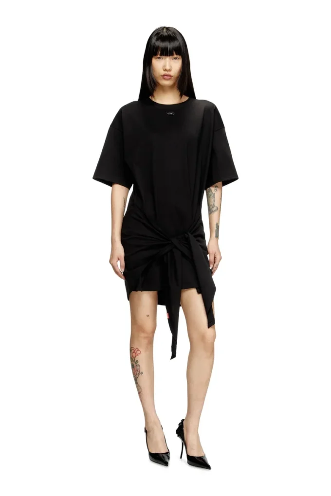 Rochie tip tricou d-eivor cu fundă în față Rochie tip tricou d-eivor cu fundă în față
