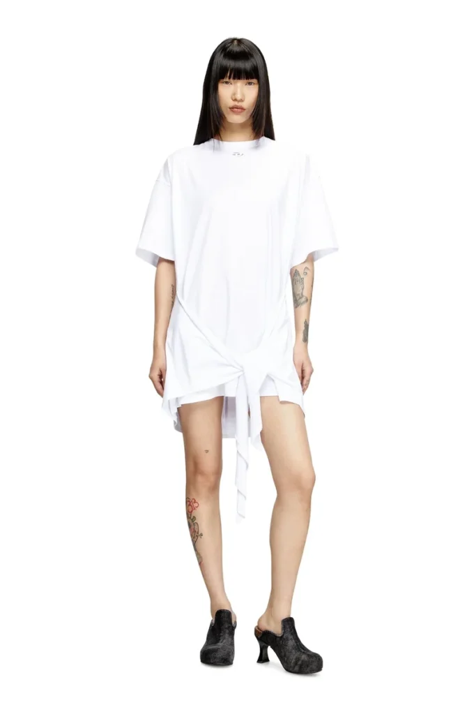 Rochie tip tricou d-eivor cu fundă în față Rochie tip tricou d-eivor cu fundă în față