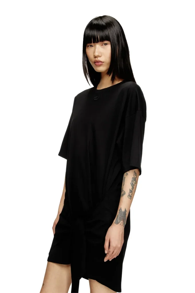 Rochie tip tricou d-eivor cu fundă în față Rochie tip tricou d-eivor cu fundă în față