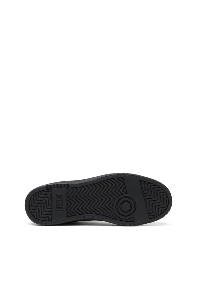 s-oval skate low S-Oval Skate – Adidași din piele cu inserții din țesătură