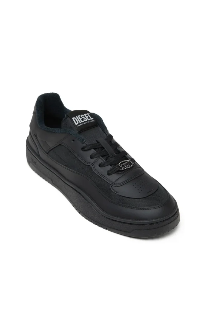 s-oval skate low S-Oval Skate – Adidași din piele cu inserții din țesătură