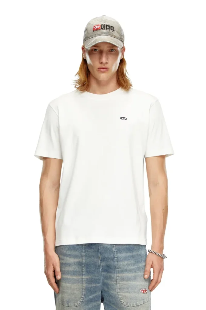 t-adjust-doval-pj Tricou cu patch oval D t-adjust-doval-pj Tricou cu patch oval D