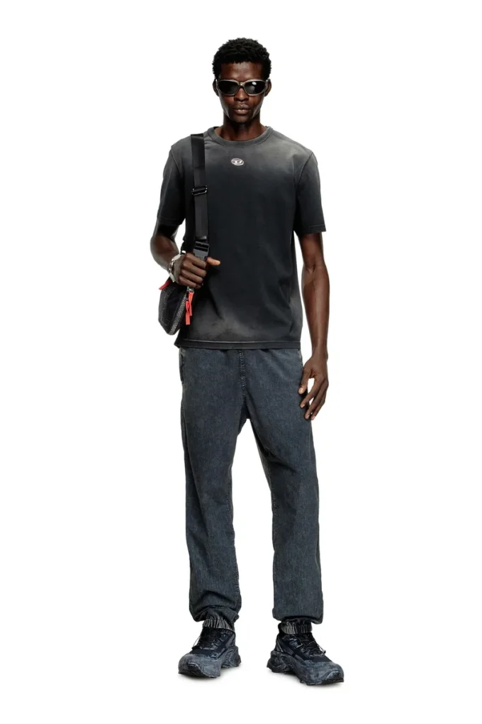 t-adjust-t1 Tricou decolorat cu decupaj oval D