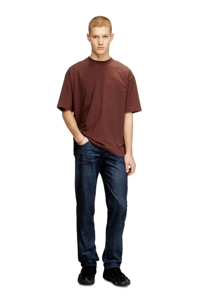 t-boggy-megoval-d Tricou cu broderie ovală mare D