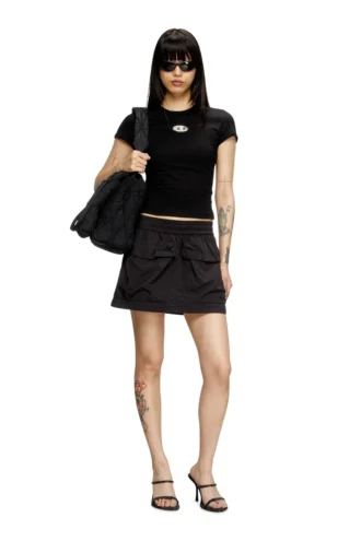t-uncutie-long-od-q1 Tricou slim fit cu decupaj oval D