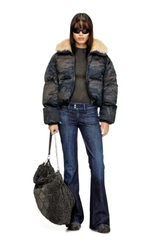 w-aves-fur Jacheta matlasată cu glugă din denim camuflaj cu efect murdar w-aves-fur Jacheta matlasată cu glugă din denim camuflaj cu efect murdar