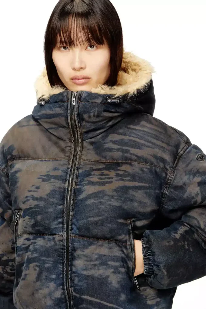 w-aves-fur Jacheta matlasată cu glugă din denim camuflaj cu efect murdar