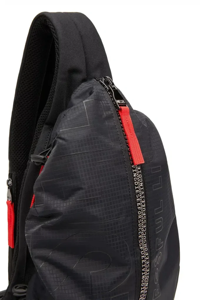 zip-d sling bag x Rucsac Zip-D-Sling din țesătură jacquard în carouri zip-d sling bag x Rucsac Zip-D-Sling din țesătură jacquard în carouri